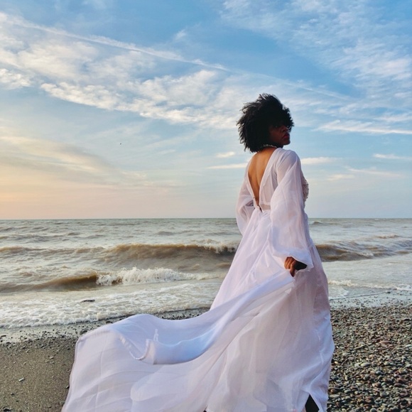 Chiffon beaded Beach wedding gown size medium - Picture 5 of 6